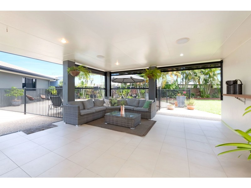 5 Mark Crescent, Glenella QLD 4740