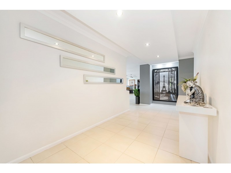 5 Mark Crescent, Glenella QLD 4740