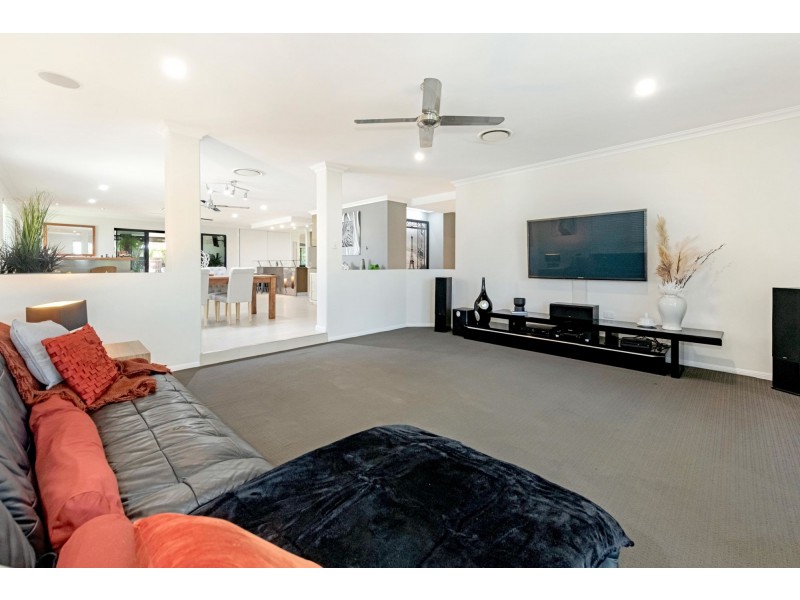 5 Mark Crescent, Glenella QLD 4740