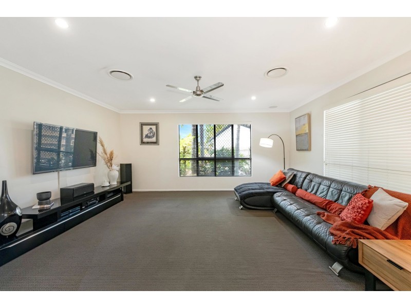 5 Mark Crescent, Glenella QLD 4740