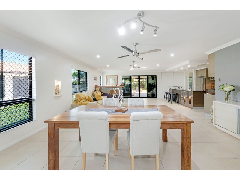 5 Mark Crescent, Glenella QLD 4740