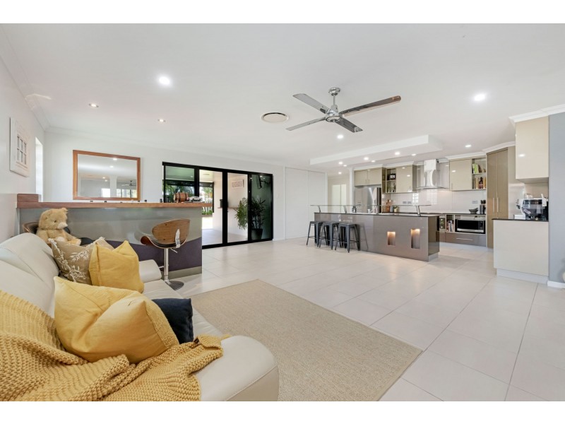 5 Mark Crescent, Glenella QLD 4740