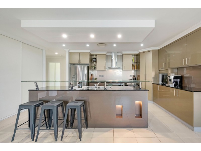 5 Mark Crescent, Glenella QLD 4740