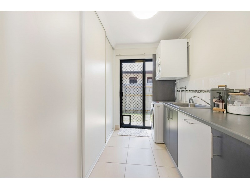 5 Mark Crescent, Glenella QLD 4740