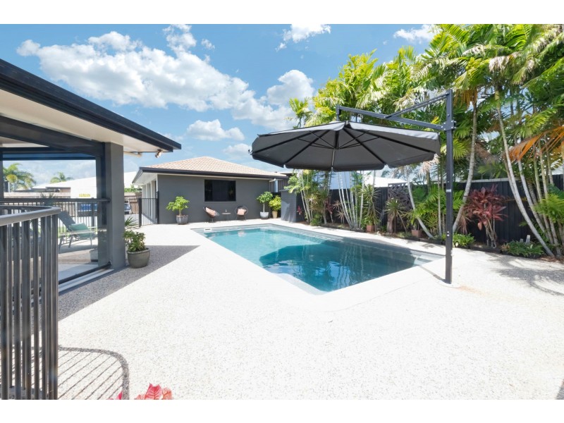 5 Mark Crescent, Glenella QLD 4740