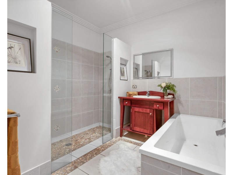 70 Gingham Street, Glenella QLD 4740