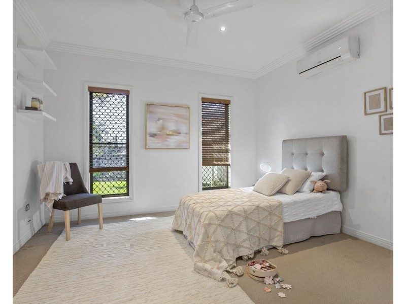 70 Gingham Street, Glenella QLD 4740
