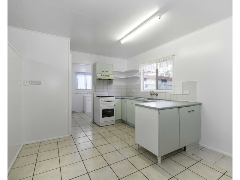 2 Rosella Street, Slade Point QLD 4740
