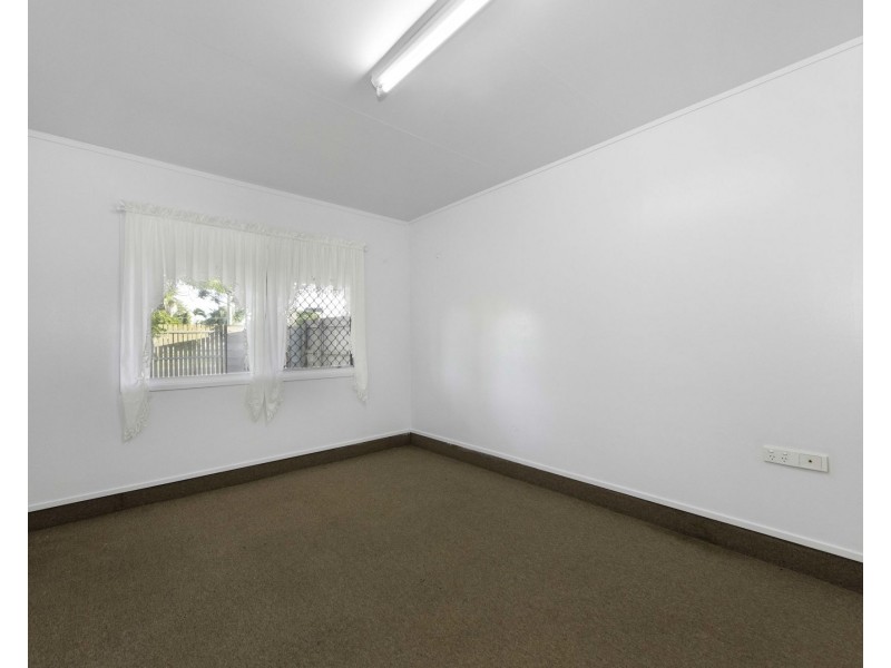 2 Rosella Street, Slade Point QLD 4740