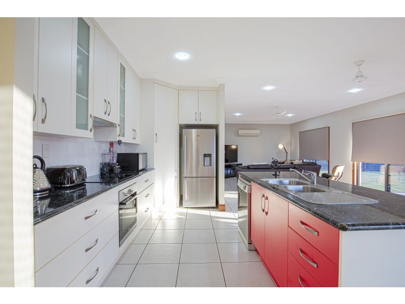 40 Village Circuit, Eimeo QLD 4740