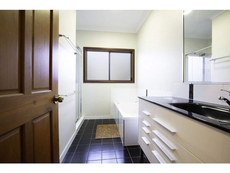 40 Village Circuit, Eimeo QLD 4740