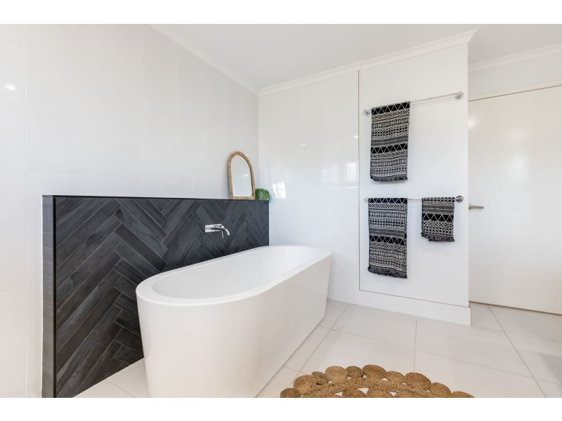 12 Davlyn Drive, Andergrove QLD 4740