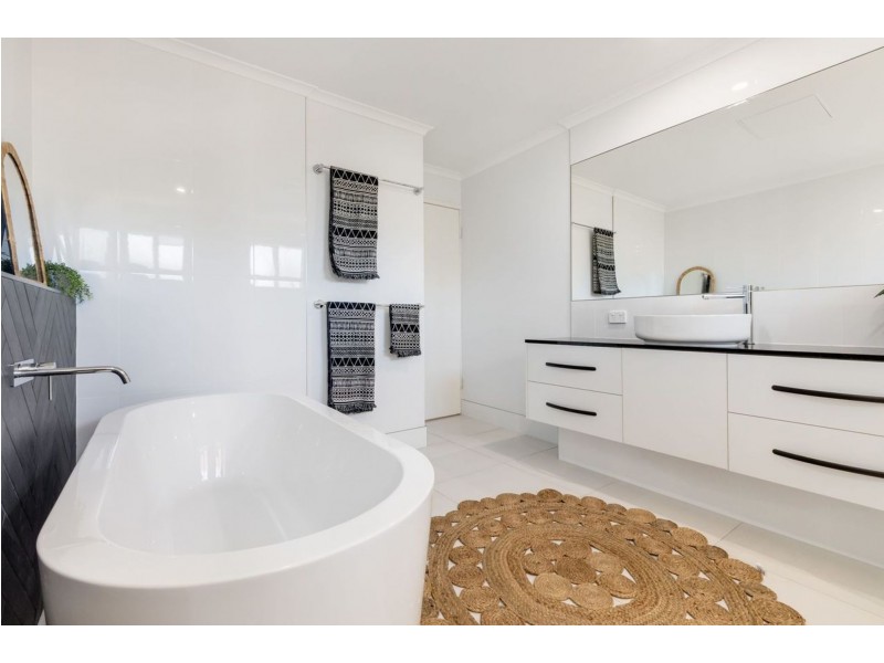 12 Davlyn Drive, Andergrove QLD 4740