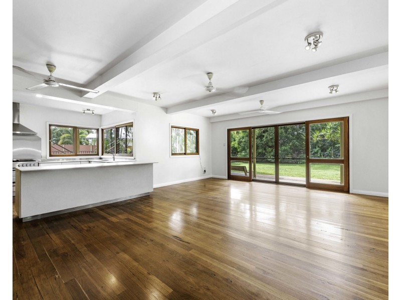 11 Waverley Street, Bucasia QLD 4750