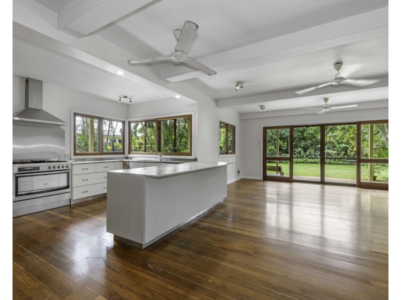 11 Waverley Street, Bucasia QLD 4750