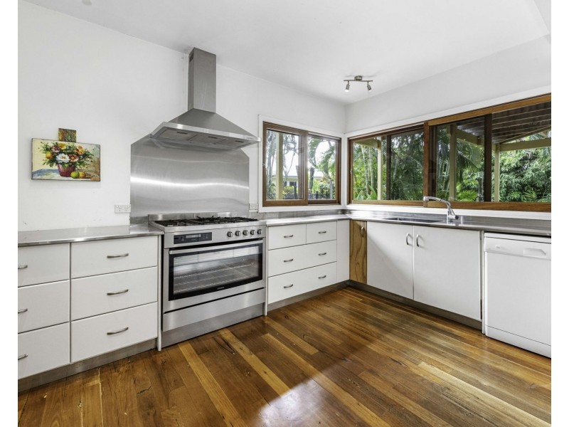 11 Waverley Street, Bucasia QLD 4750