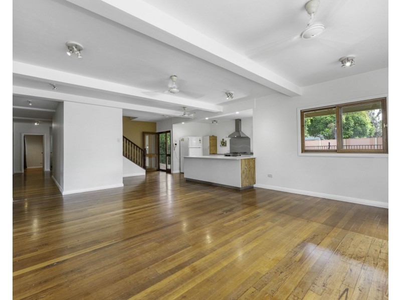 11 Waverley Street, Bucasia QLD 4750