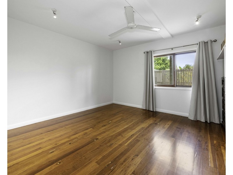11 Waverley Street, Bucasia QLD 4750