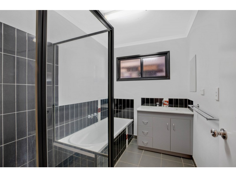 25 Central Drive, Andergrove QLD 4740