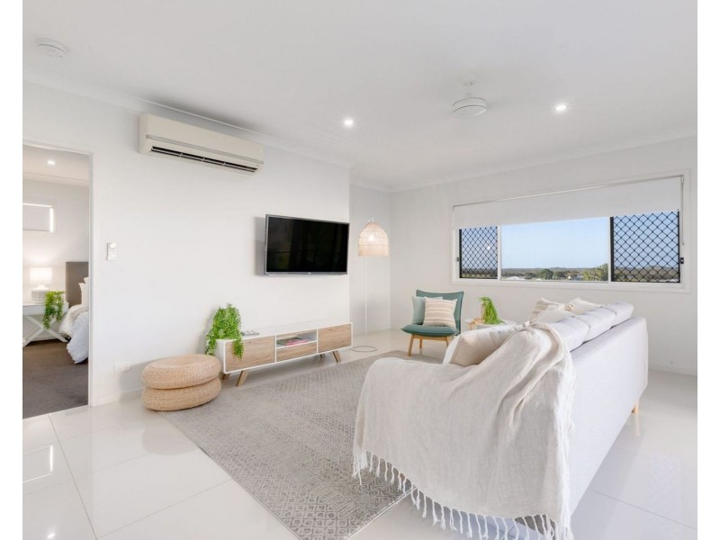 27 Douglas Crescent, Rural View QLD 4740
