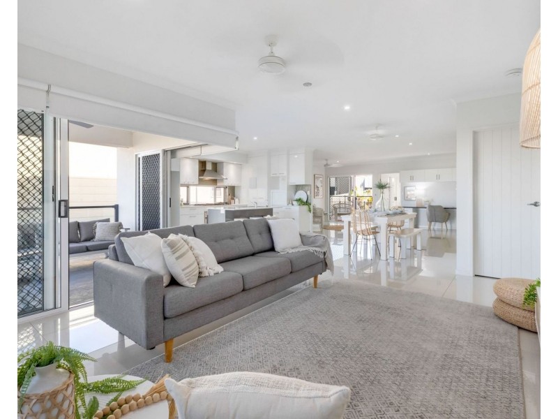 27 Douglas Crescent, Rural View QLD 4740