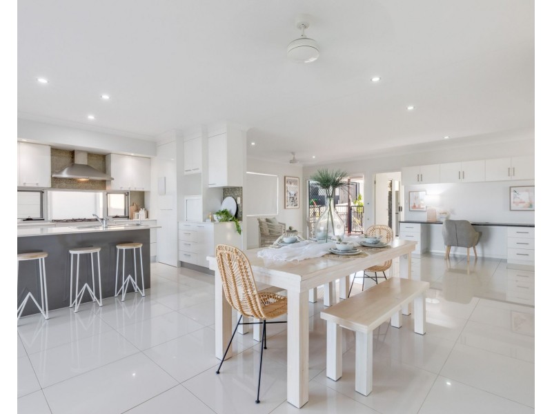 27 Douglas Crescent, Rural View QLD 4740