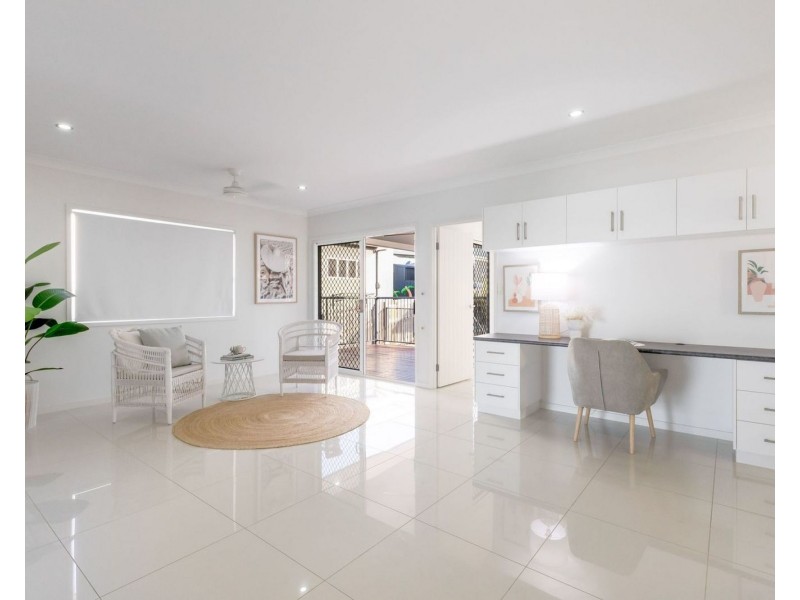 27 Douglas Crescent, Rural View QLD 4740
