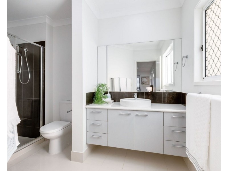 27 Douglas Crescent, Rural View QLD 4740
