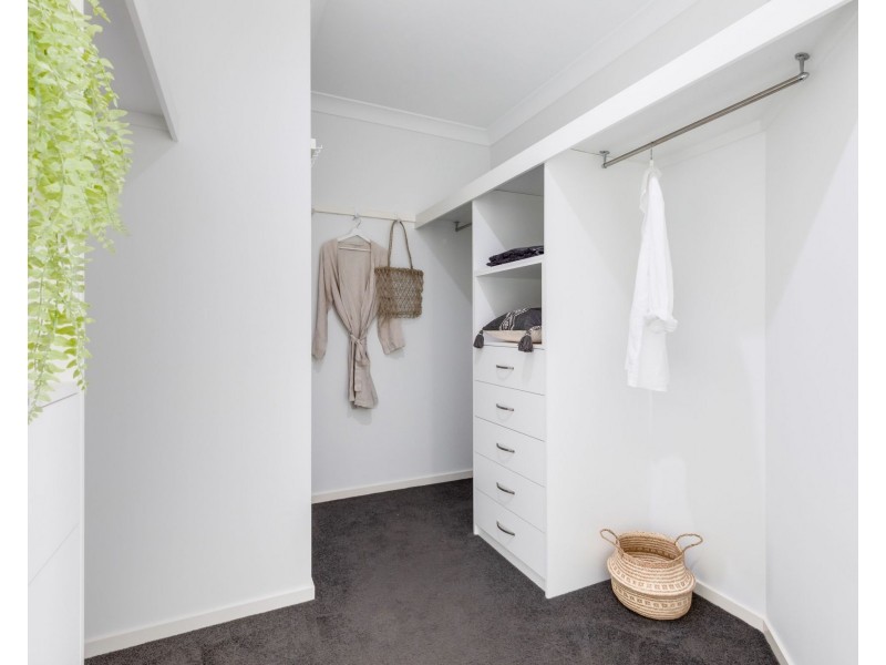 27 Douglas Crescent, Rural View QLD 4740
