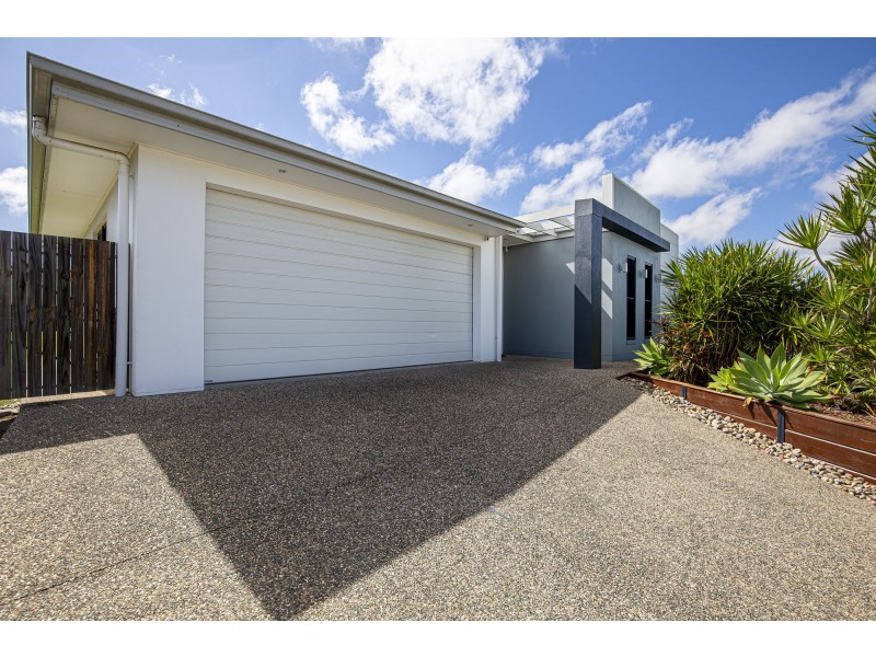 8 Jager Street, Rural View QLD 4740