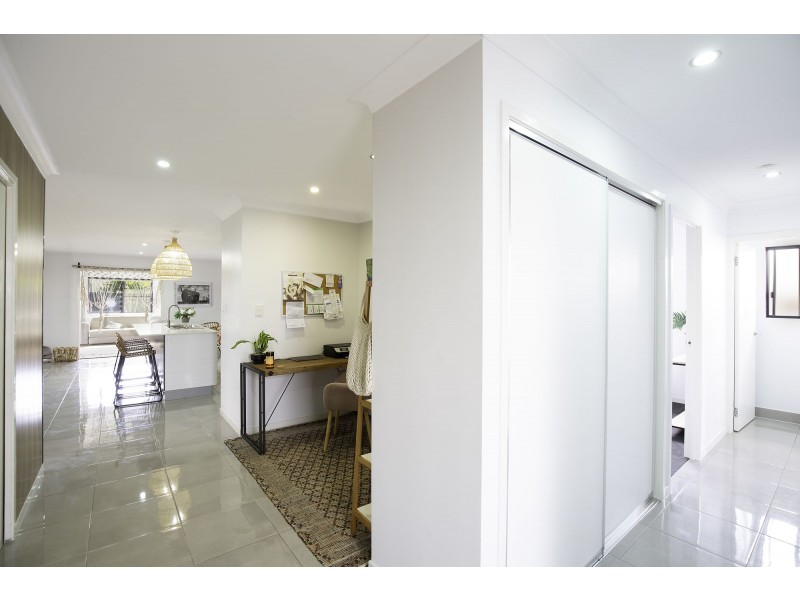 8 Jager Street, Rural View QLD 4740