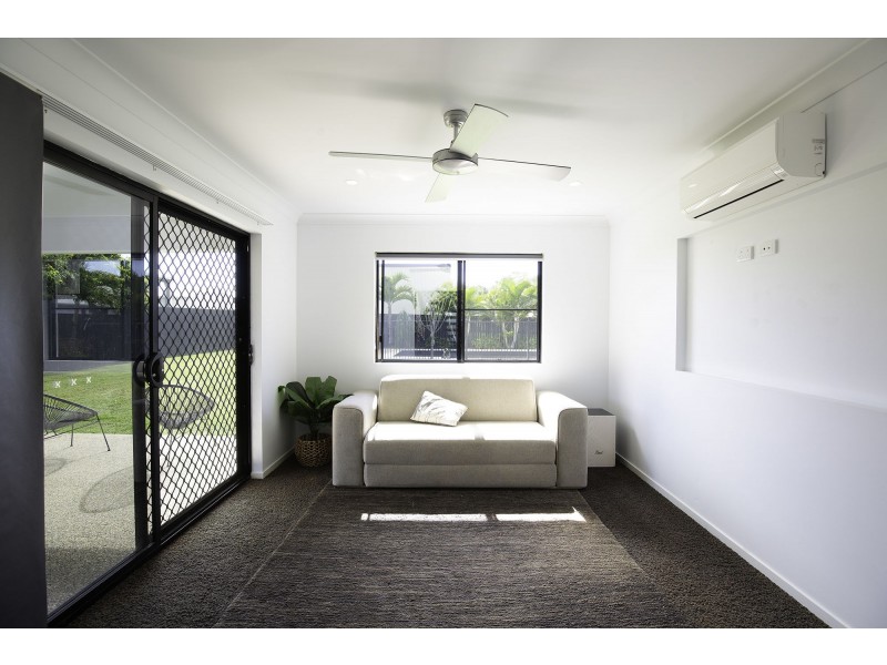 8 Jager Street, Rural View QLD 4740