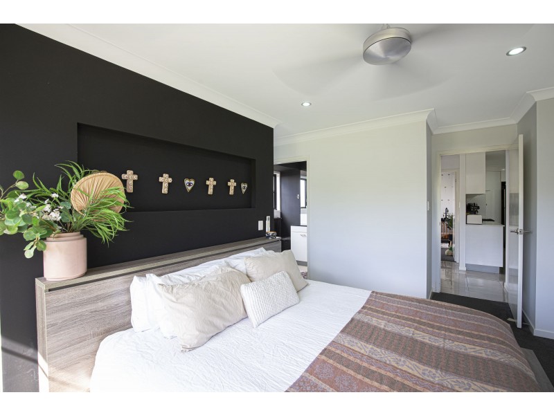 8 Jager Street, Rural View QLD 4740