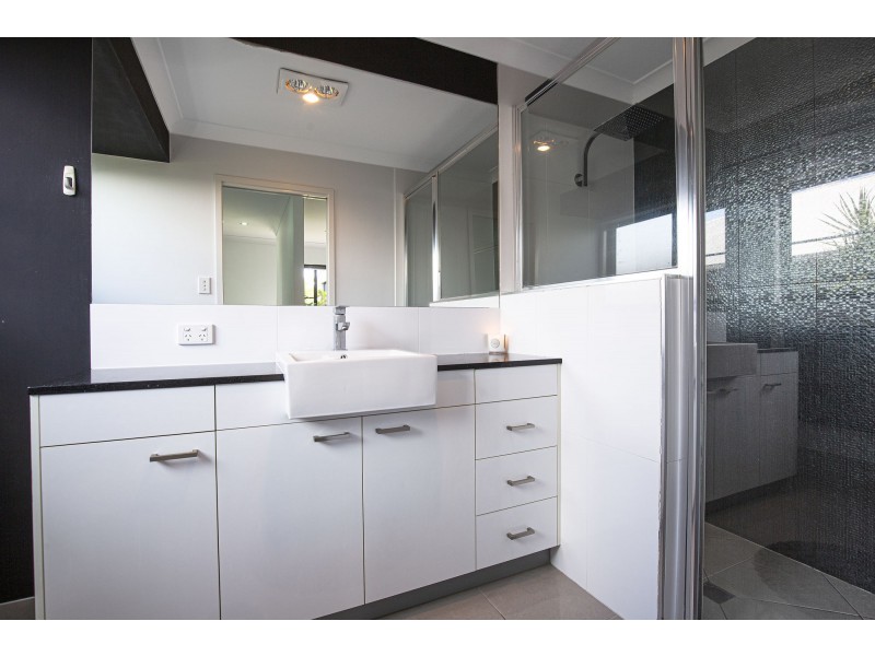 8 Jager Street, Rural View QLD 4740