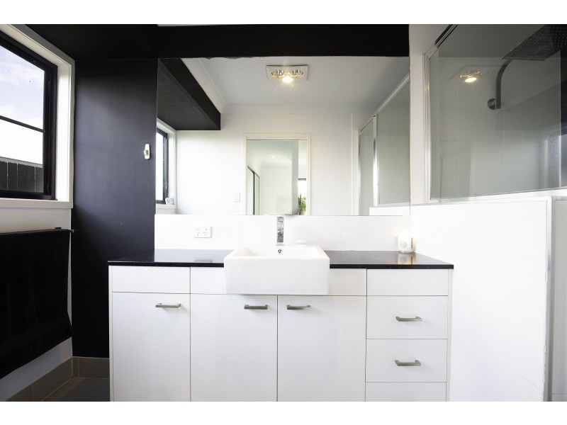 8 Jager Street, Rural View QLD 4740