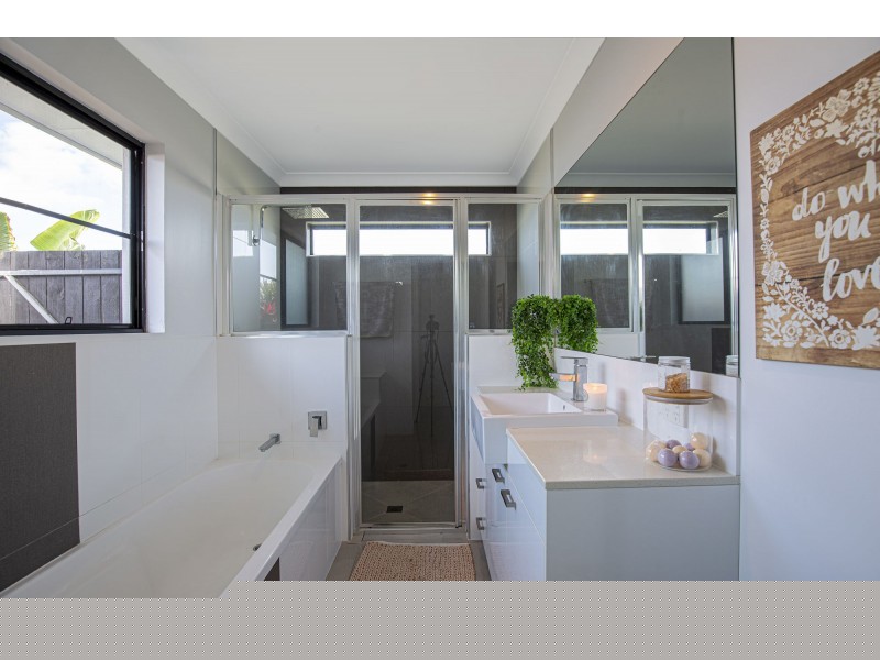 8 Jager Street, Rural View QLD 4740