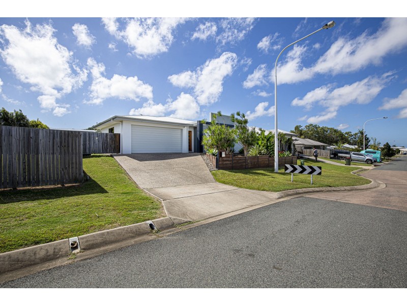 8 Jager Street, Rural View QLD 4740