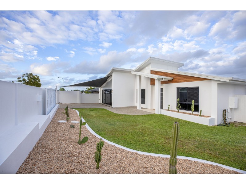 22 Hinze Circuit, Rural View QLD 4740