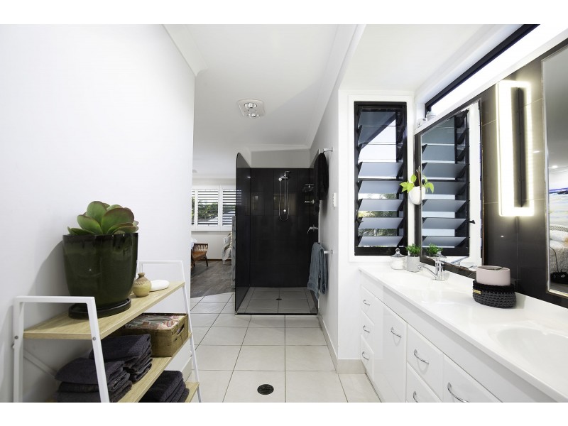 2 Inletway Court, Blacks Beach QLD 4740