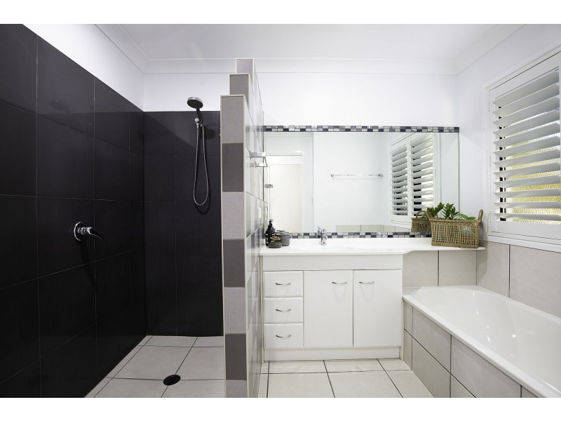 2 Inletway Court, Blacks Beach QLD 4740