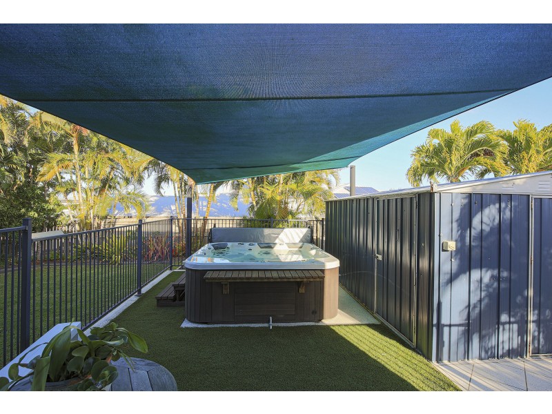 2 Inletway Court, Blacks Beach QLD 4740