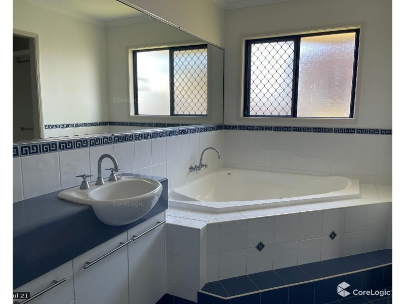 4 Kensington Court, Glenella QLD 4740