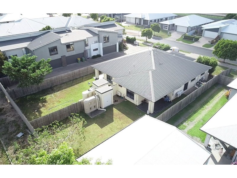 1 & 2 22 Makybe Diva Drive, Ooralea QLD 4740