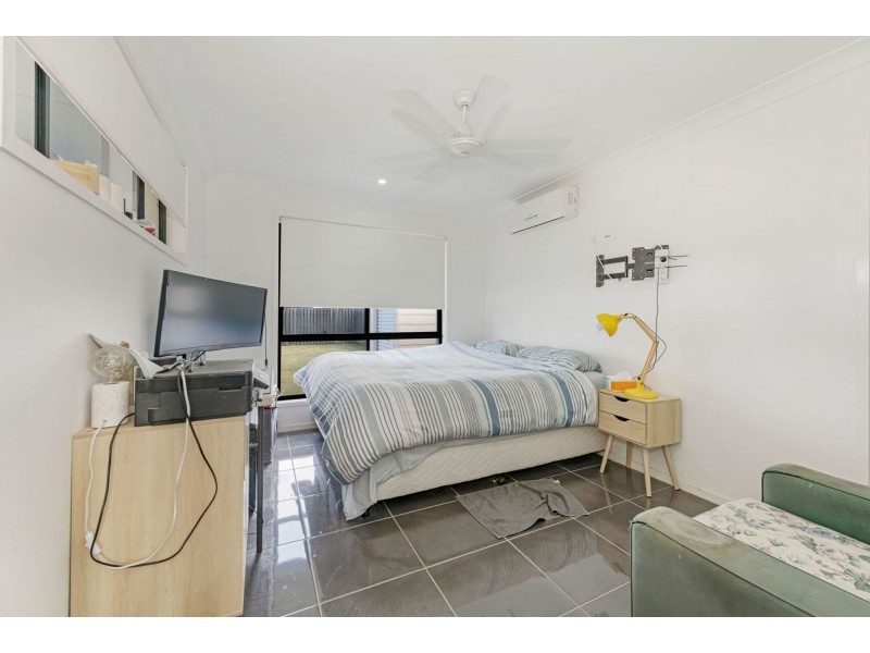 1 & 2 22 Makybe Diva Drive, Ooralea QLD 4740