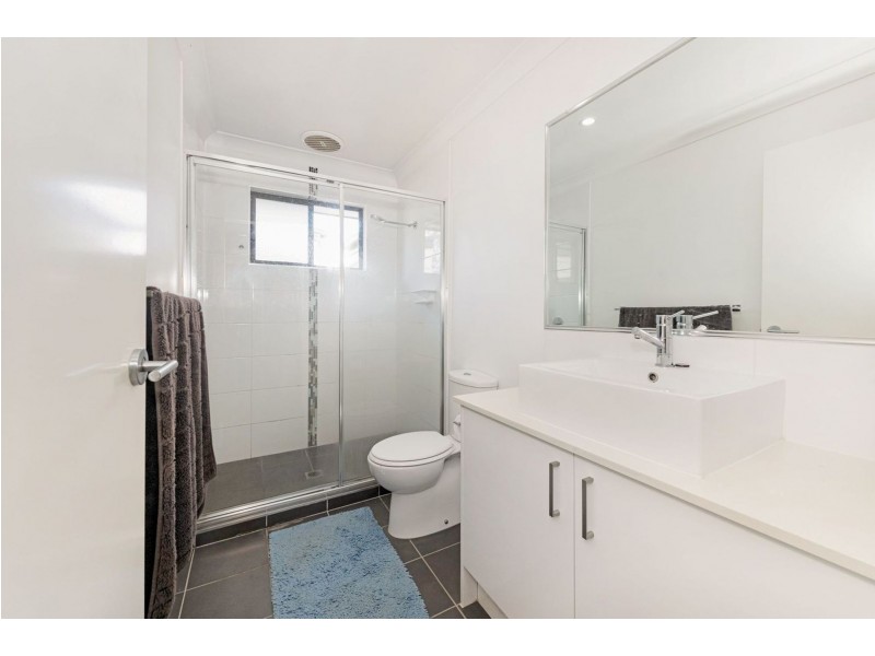 1 & 2 22 Makybe Diva Drive, Ooralea QLD 4740