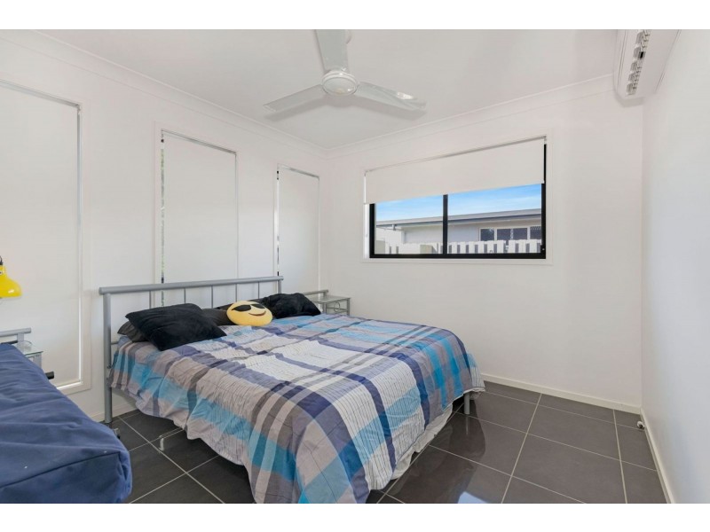 1 & 2 22 Makybe Diva Drive, Ooralea QLD 4740