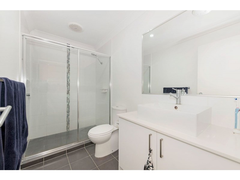 1 & 2 22 Makybe Diva Drive, Ooralea QLD 4740