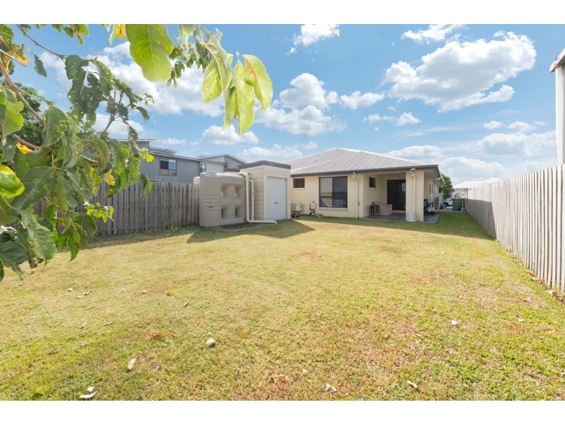 1 & 2 22 Makybe Diva Drive, Ooralea QLD 4740