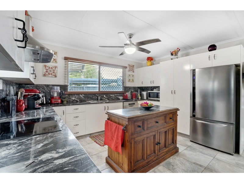 6 Viola Street, Glenella QLD 4740