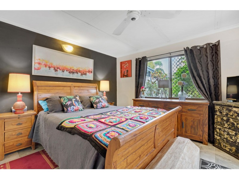 6 Viola Street, Glenella QLD 4740
